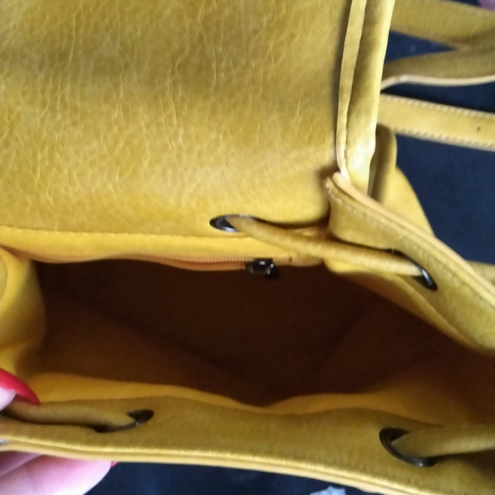 Clothes and purses - Picture 6 of 13